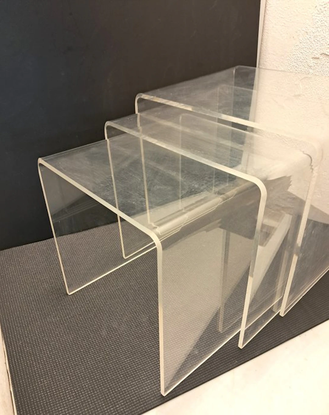 Side table (3) - Plexiglas - 9.5 kg, 37 cm high