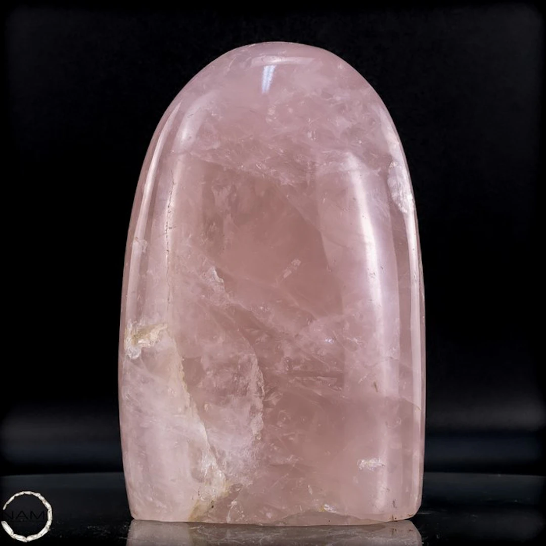 Natural rose quartz freeform – Harmonious rose tones and silky shine.-