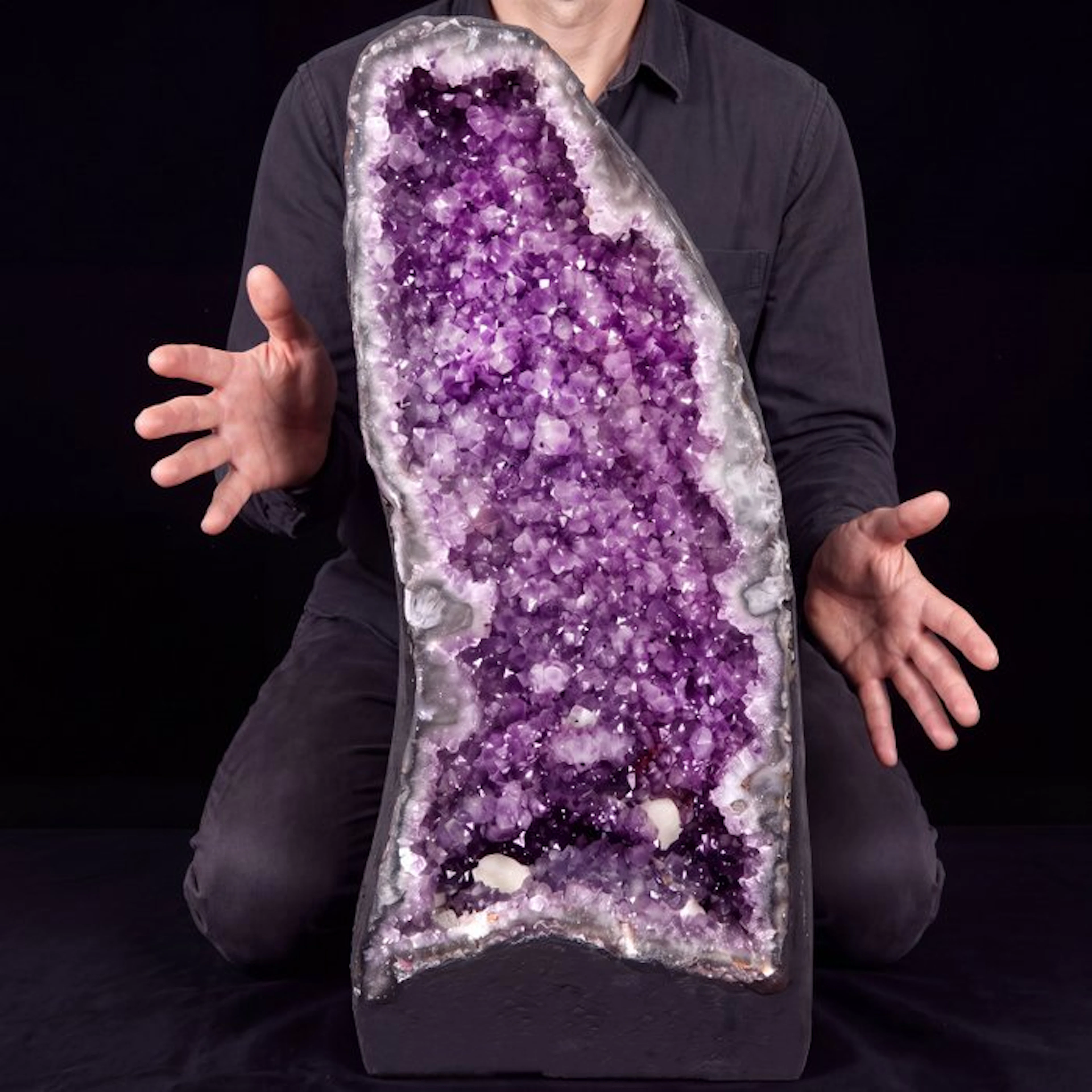 Vivid Amethyst - 52x22x22 cm - Geode- 21 kg