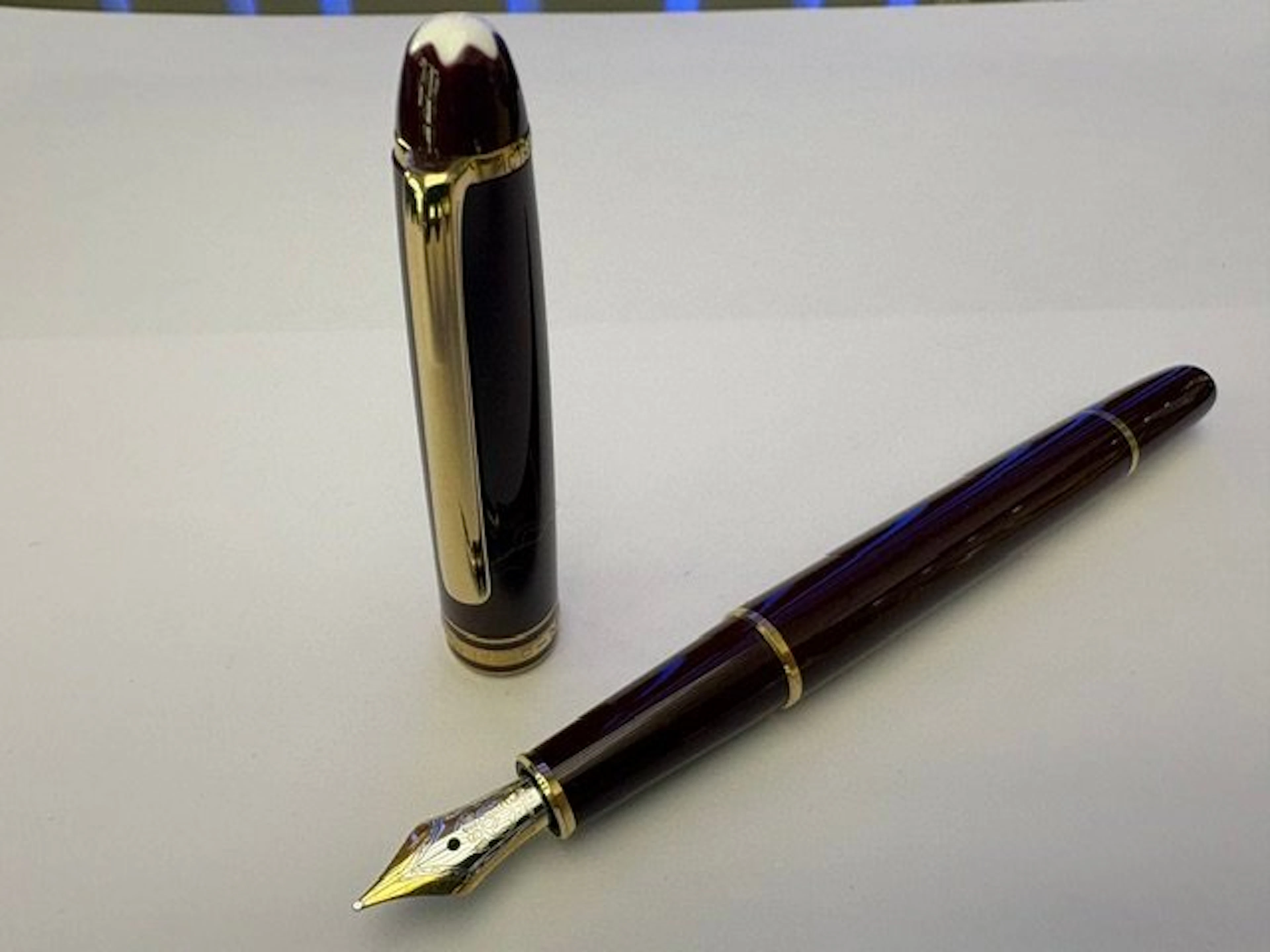 Montblanc - 144 Burgundy - Fountain pen