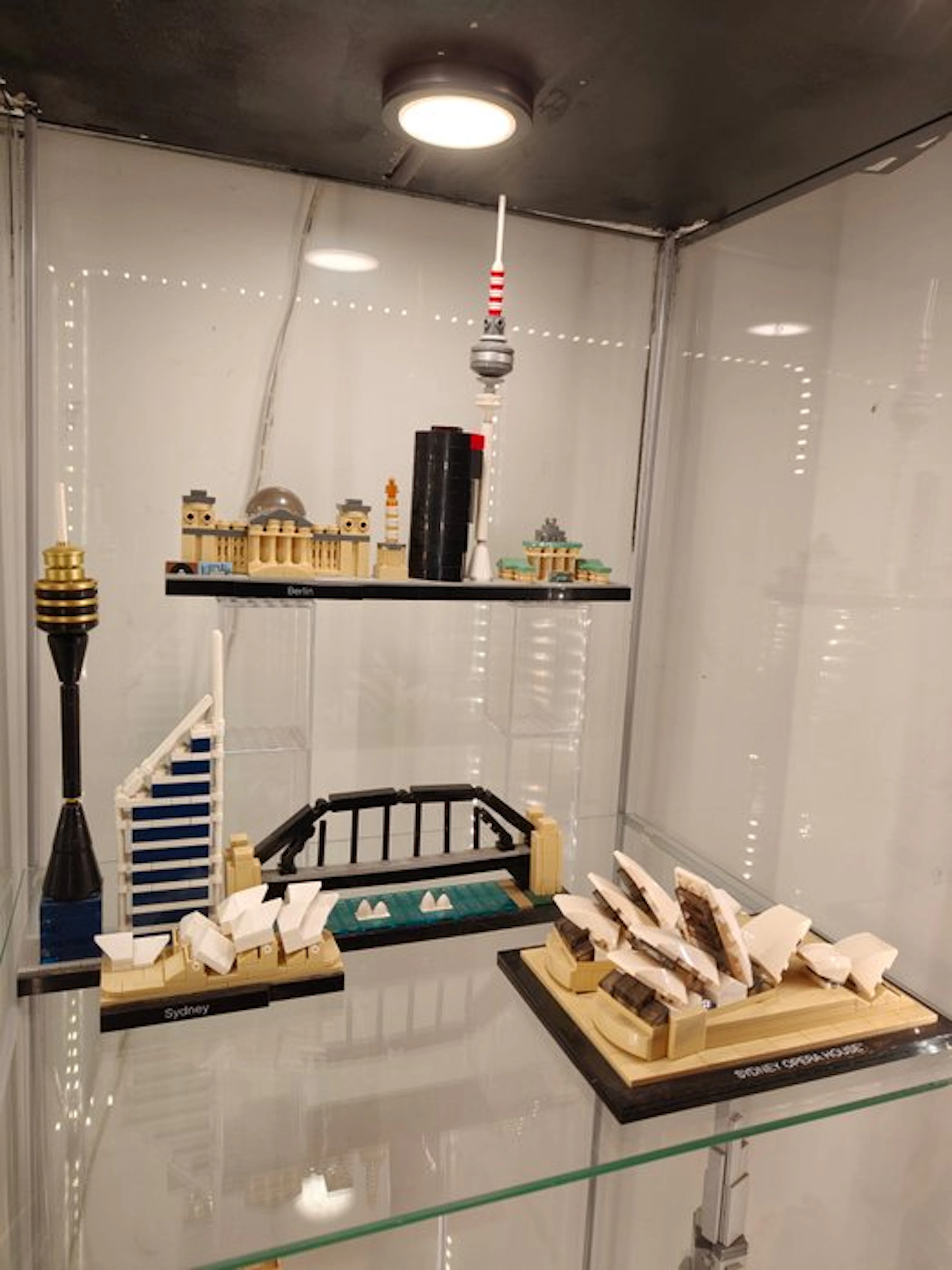 LEGO Set - Architecture - Skyline Sydney (21032) - Sydney...