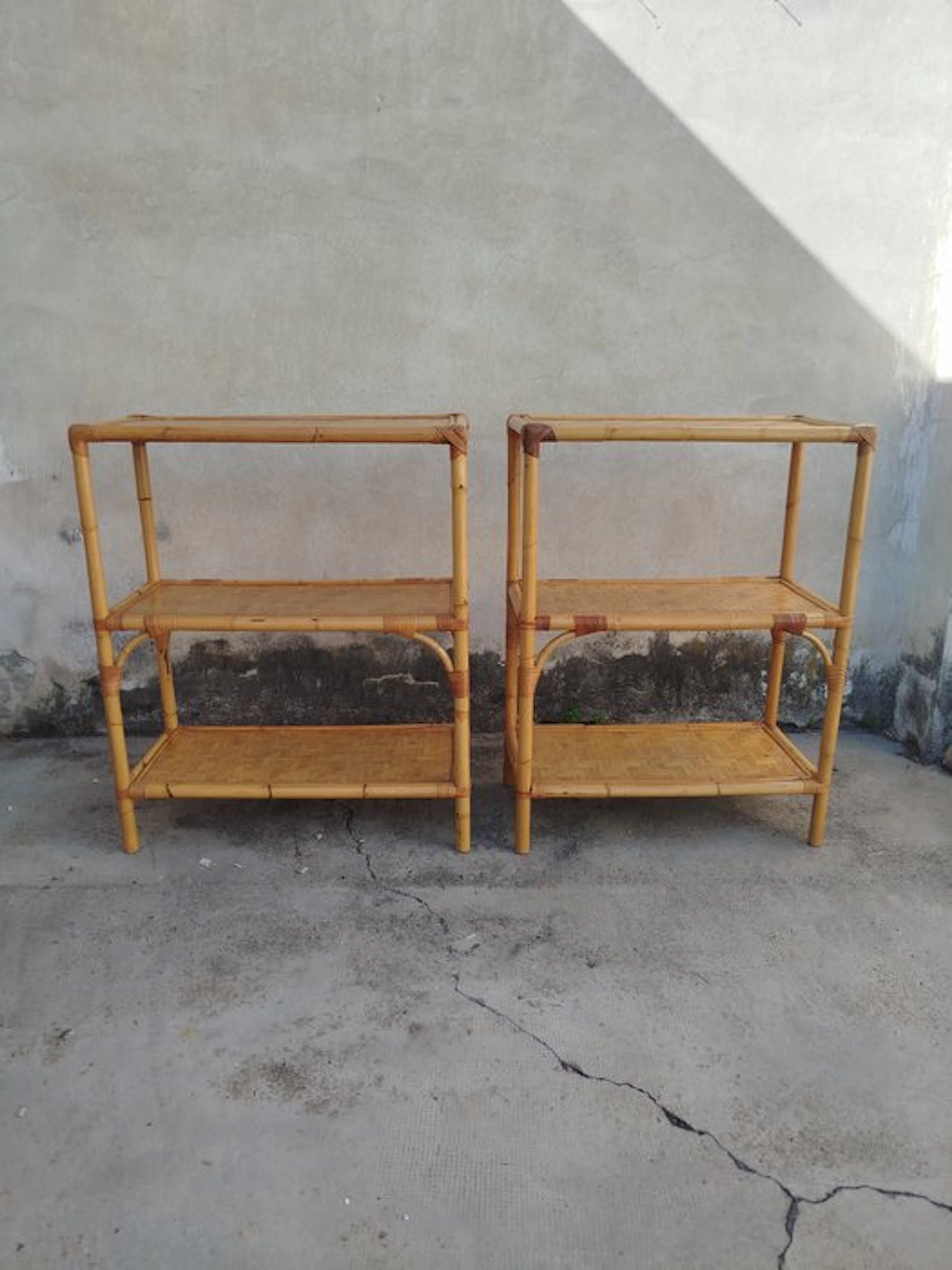 Étagère (2) - Bamboo - Pair of bamboo shelving units.
