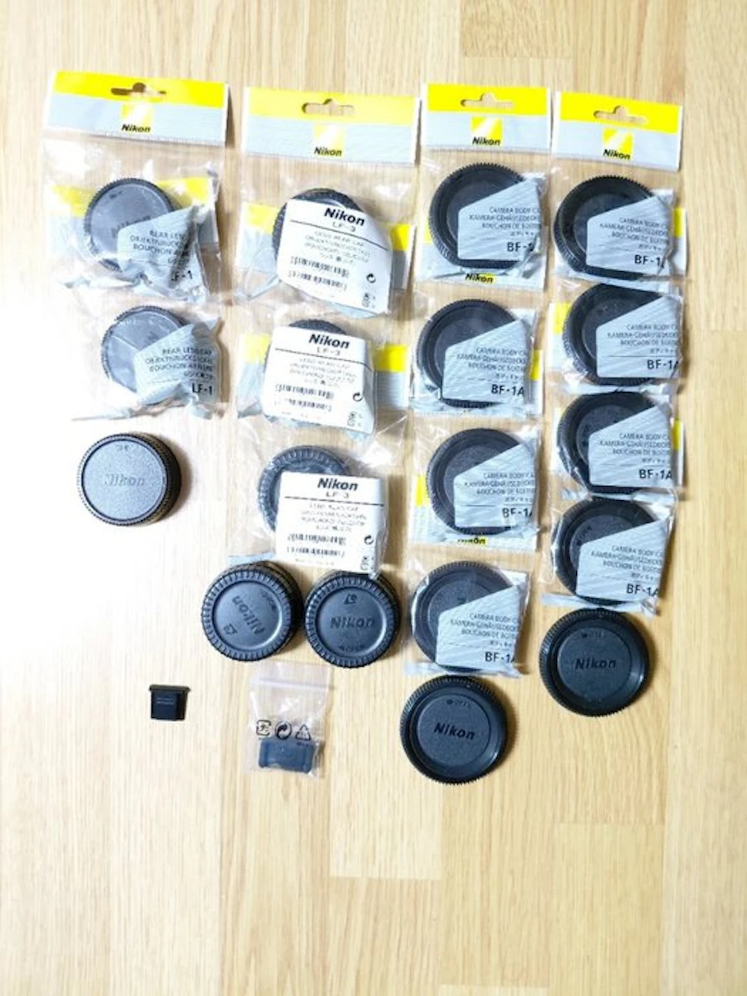 Nikon BATCH NIKON BODY EN ACHTERLENSDOPPEN Camera accessories