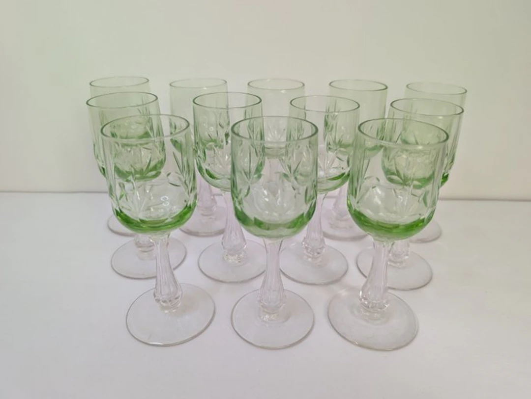 Port glass (12) - Uranium glass