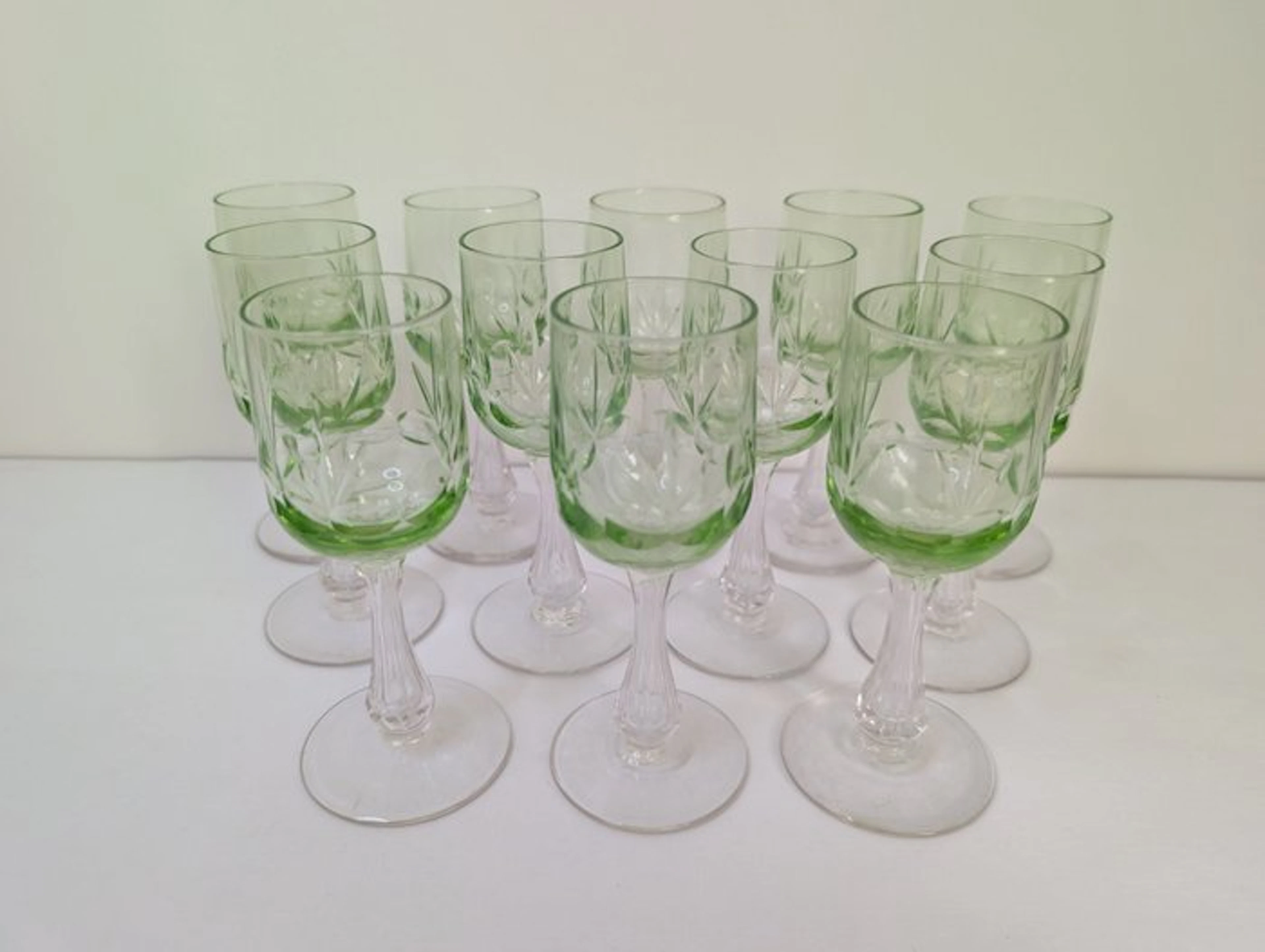 Port glass (12) - Uranium glass