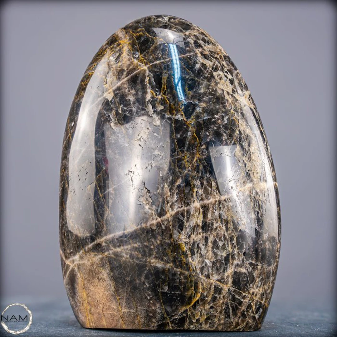 Exclusive moonstone freeform – A play of light and mysterious depth- 2264.59 g