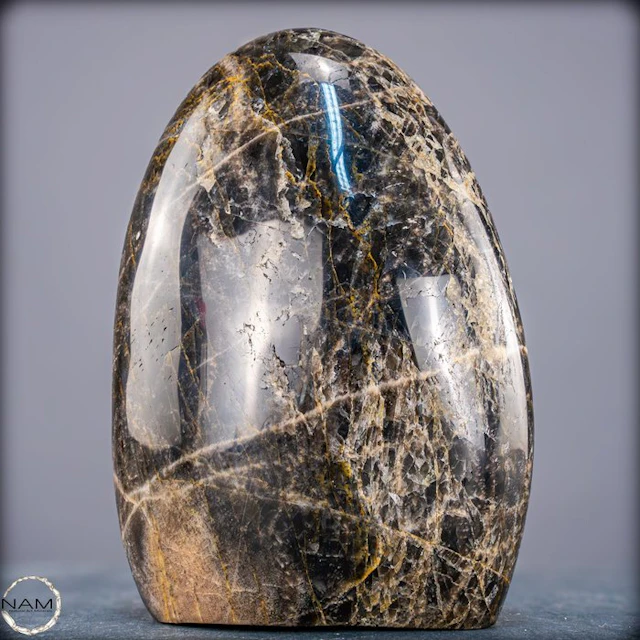 Exclusive moonstone freeform – A play of light and mysterious depth- 2264.59 g