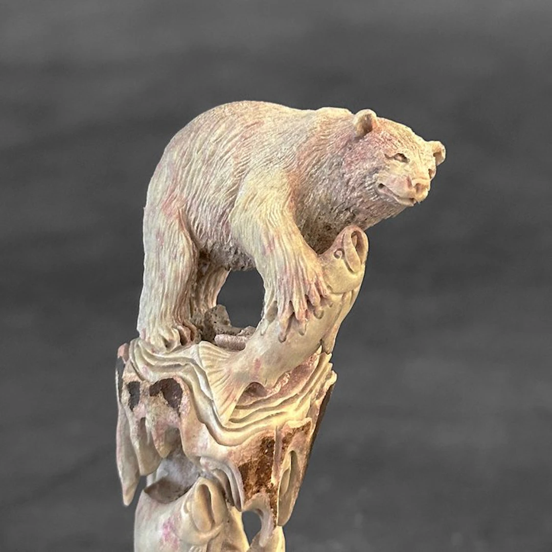 Carving, NO RESERVE PRICE - Stunning Bear carving from a...