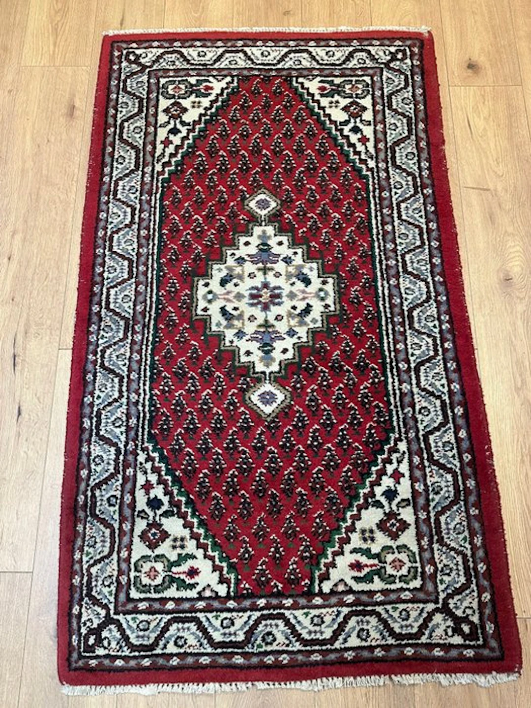 Exquisite Oriental rug in Sarough-Mir style with a fine diamond medallion