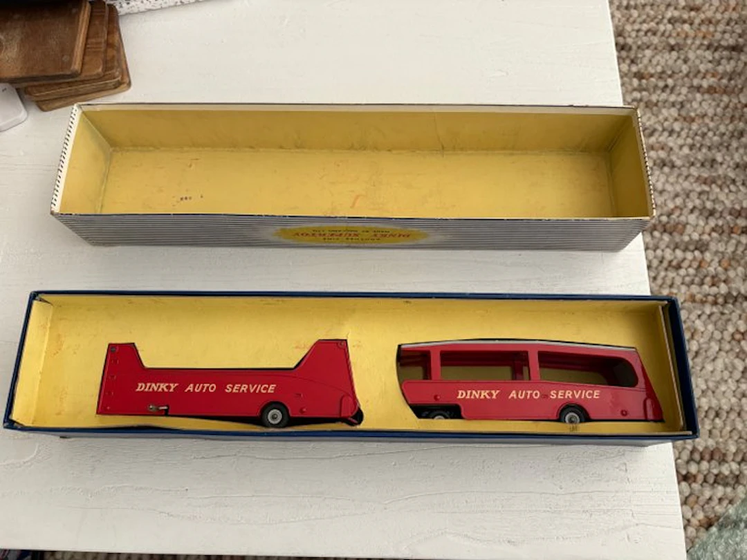 Dinky Toys 1:43 - Model car (2) - Dinky Toys Autotransporter met aanhanger 983