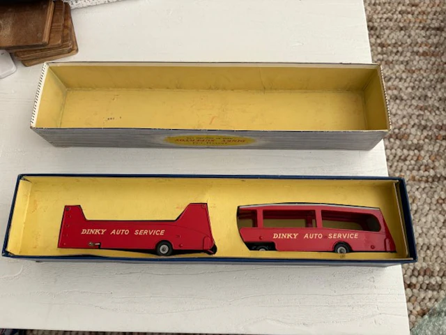 Dinky Toys 1:43 - Model car (2) - Dinky Toys Autotransporter met aanhanger 983