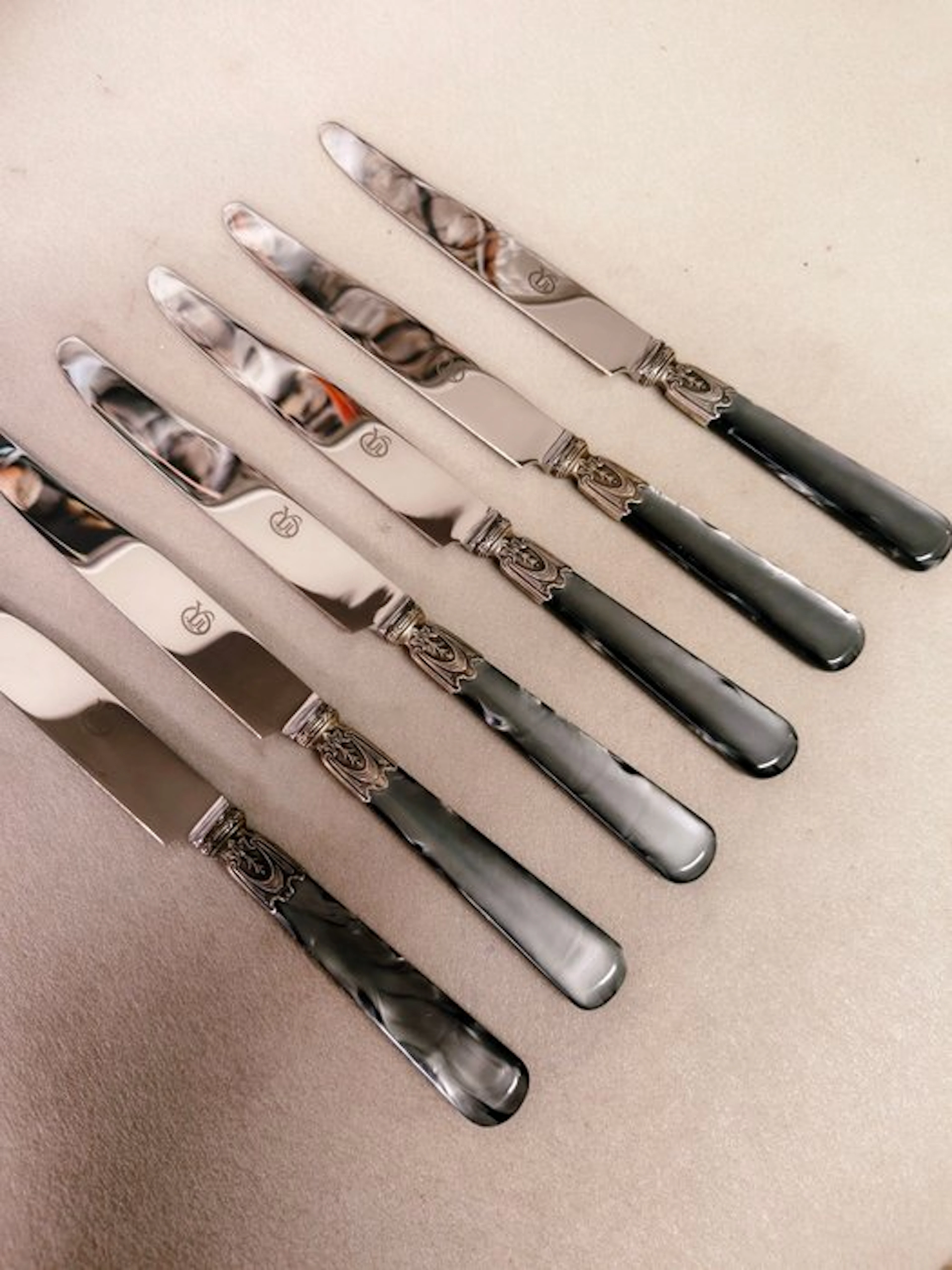 YTOURNEL coutelier orfèvre - Table knife - Resin, Steel