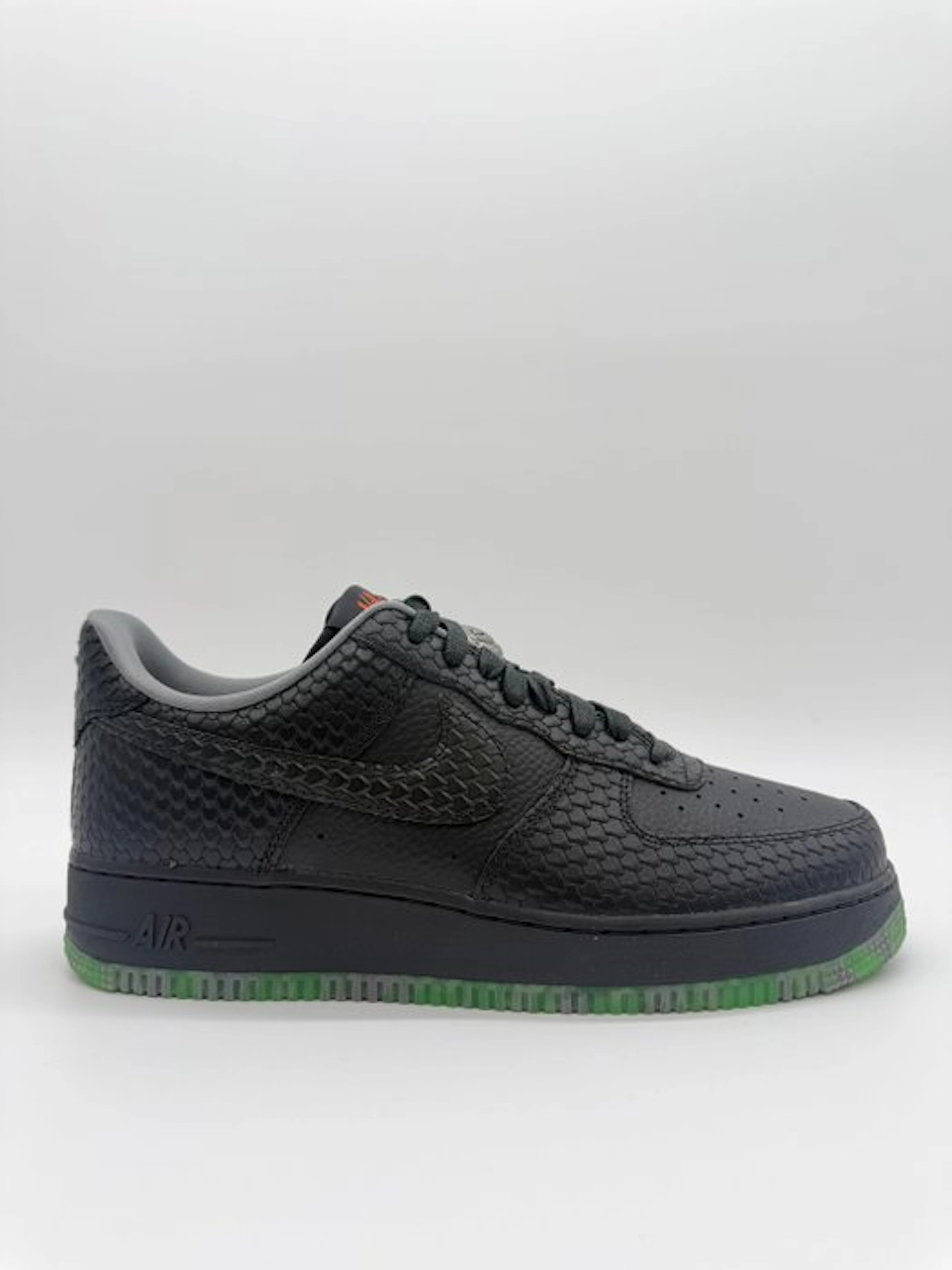 Nike - Nike Air Force 1 Halloween (USA Exclusive 2023)...