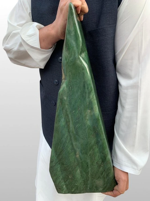 Beautiful Nephrite Standing Freeform- 24270 g - (1)
