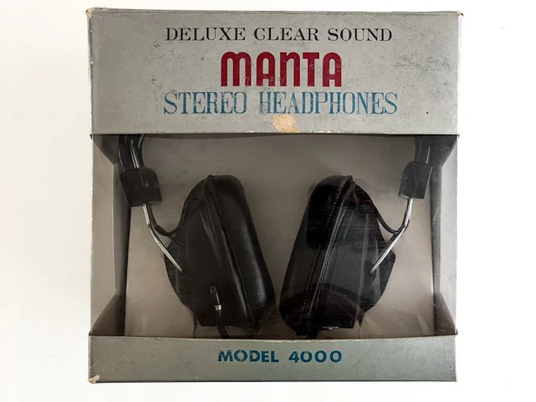 Manta - Model 4000 Over-Ear Dynamic Stereo Headphone