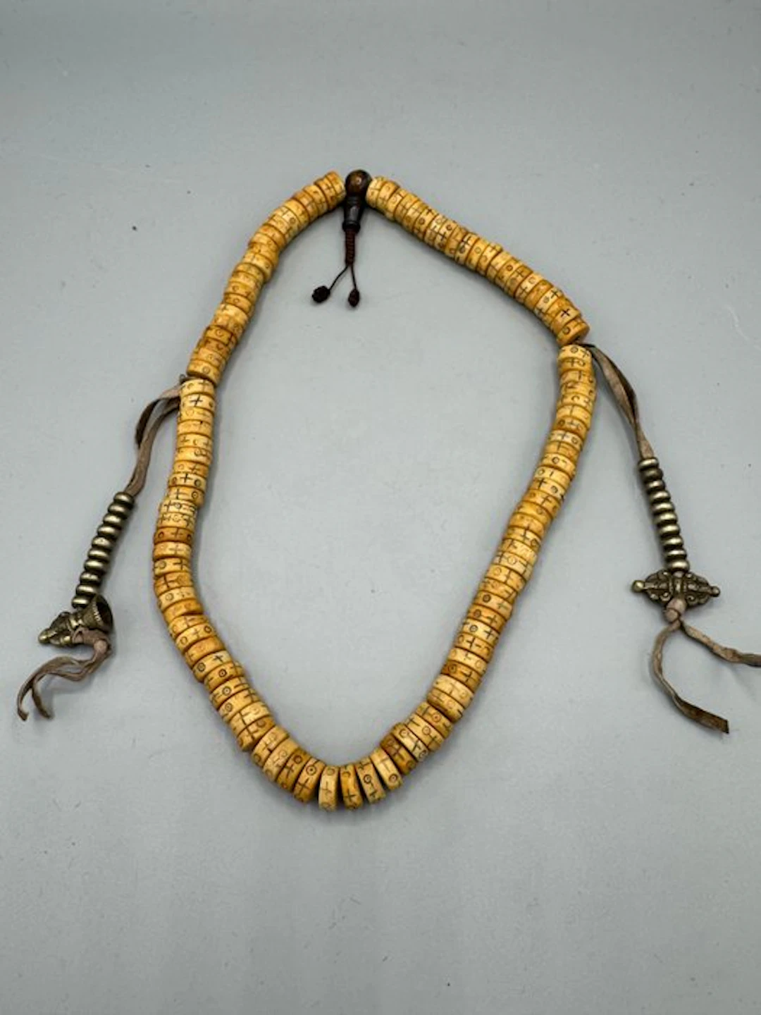 Tibetan yak-bone prayer beads mala. - Bone - Nepal - 20th century