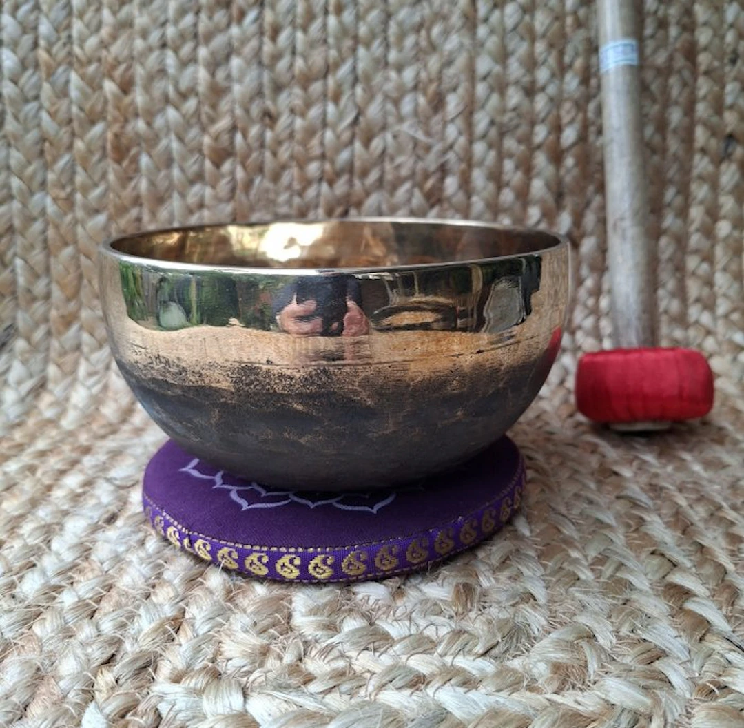 Old singing bowl