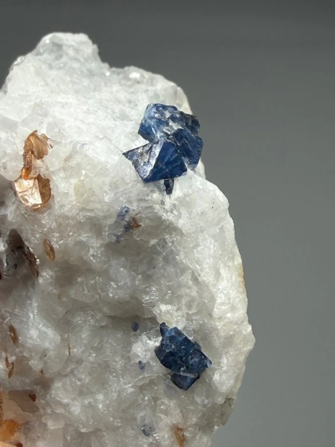 Bluae Spinell Specimen- 57 g - (1)
