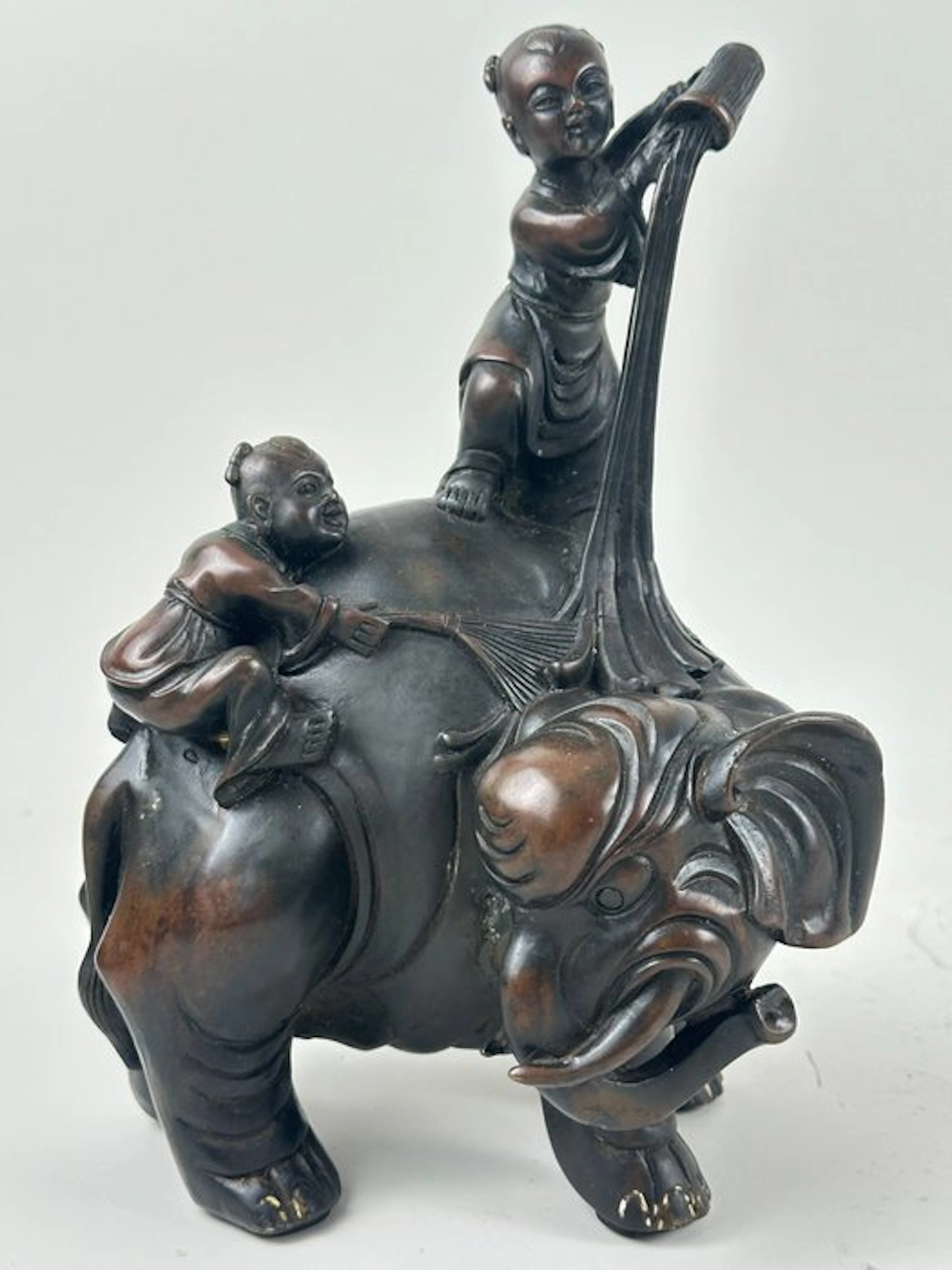 Figure - Boys washing an elephant - Bronze - China (No reserve price)