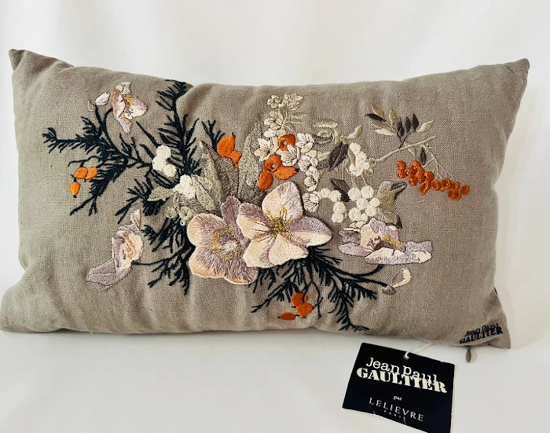 ONE NEW CUSHION BY JEAN-PAUL GAULTIER - powered by Lelièvre Paris - Cushion
