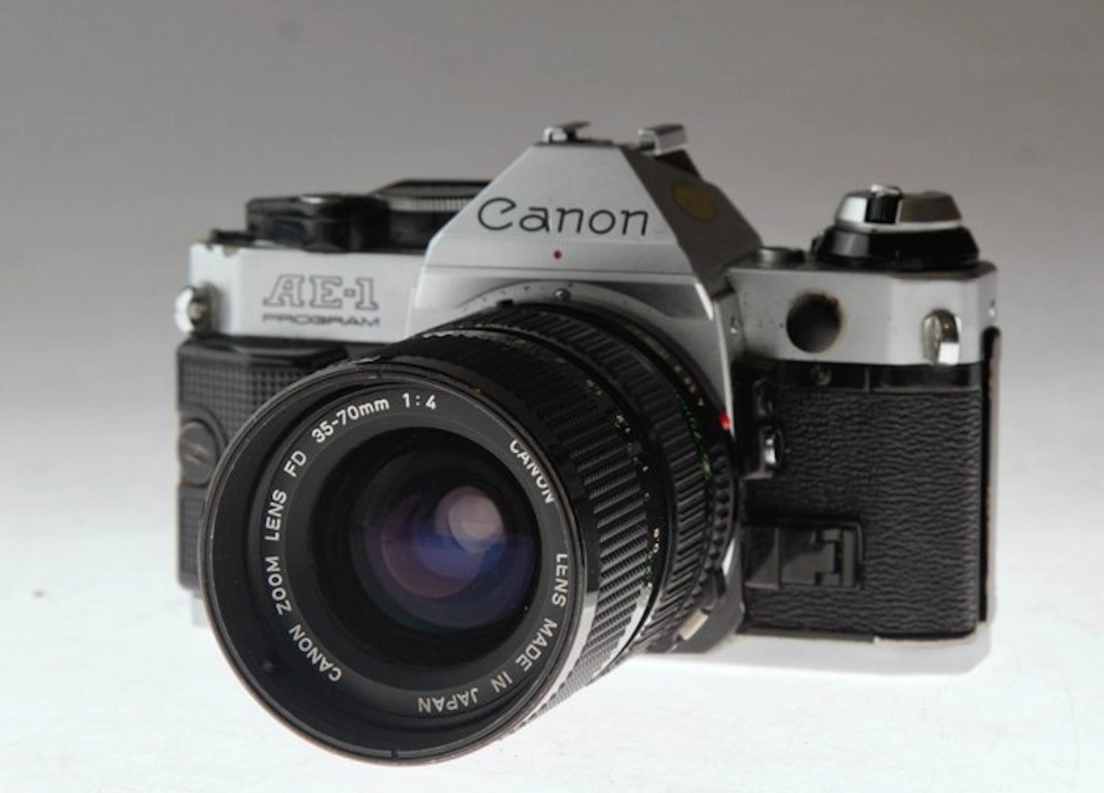Canon AE-1 program + Canon FD 35-70/4,0 Single lens reflex camera (SLR)
