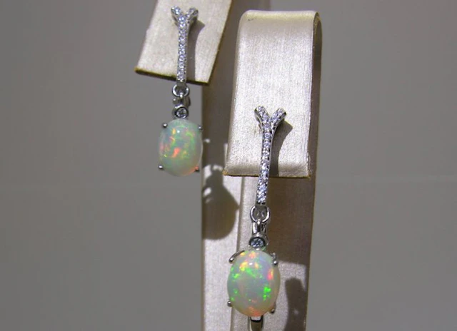 Opal Earrings - Height: 25 mm - Width: 6 mm- 2.6 g - (2)