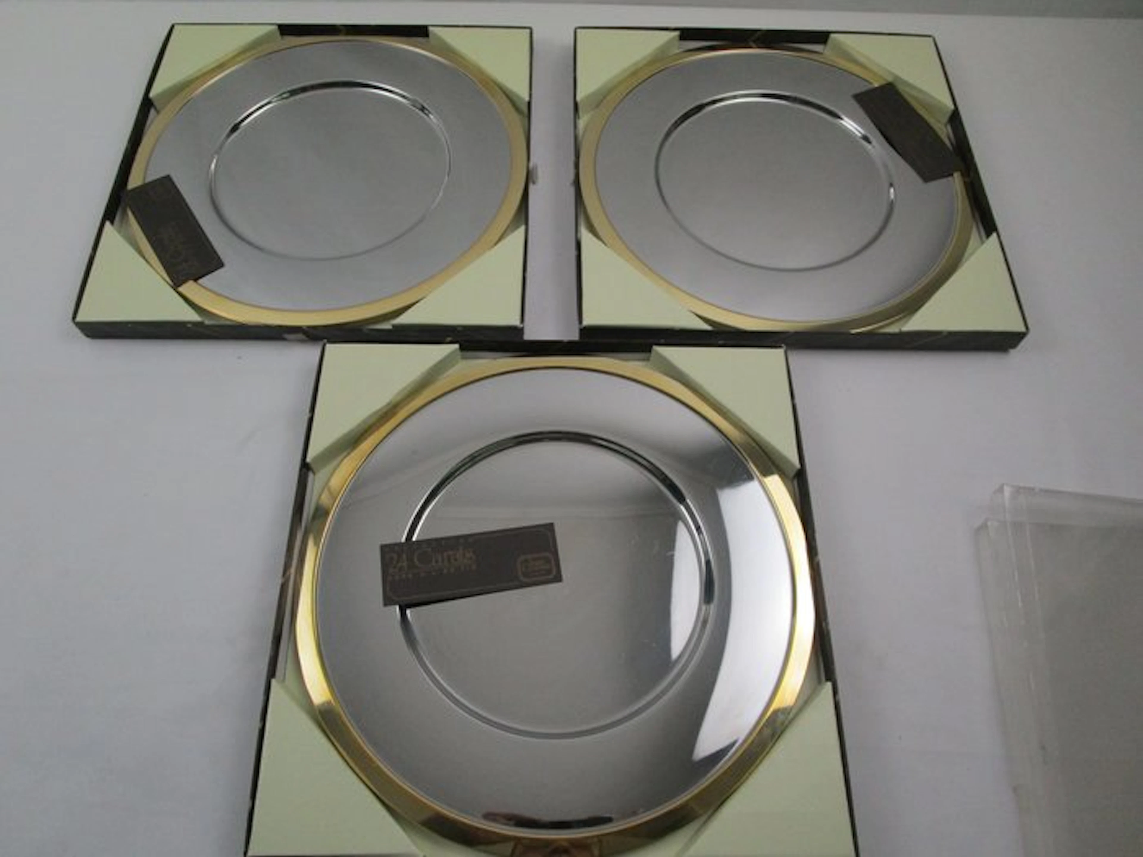 Jean Couzon - Charger plate - Stainless steel / 24 carat...