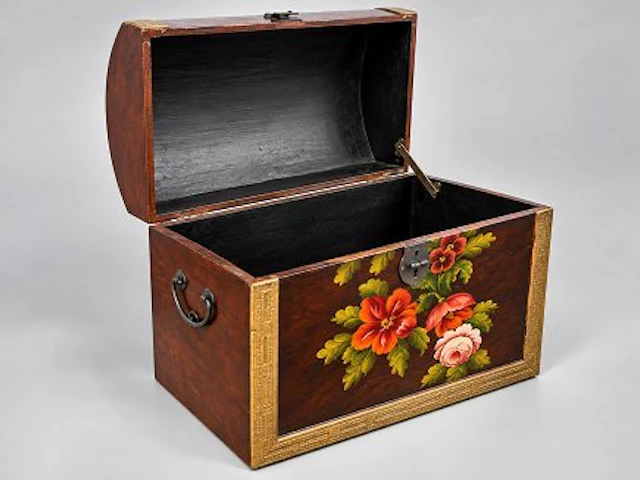 Casket - Wood - Wooden lid chest