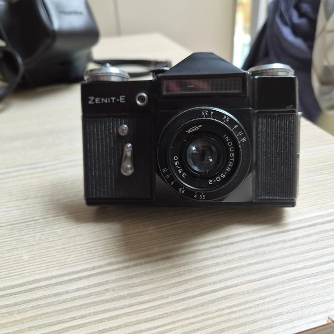 KMZ Krasnogorsk Zenit-E + lens | Analogue camera