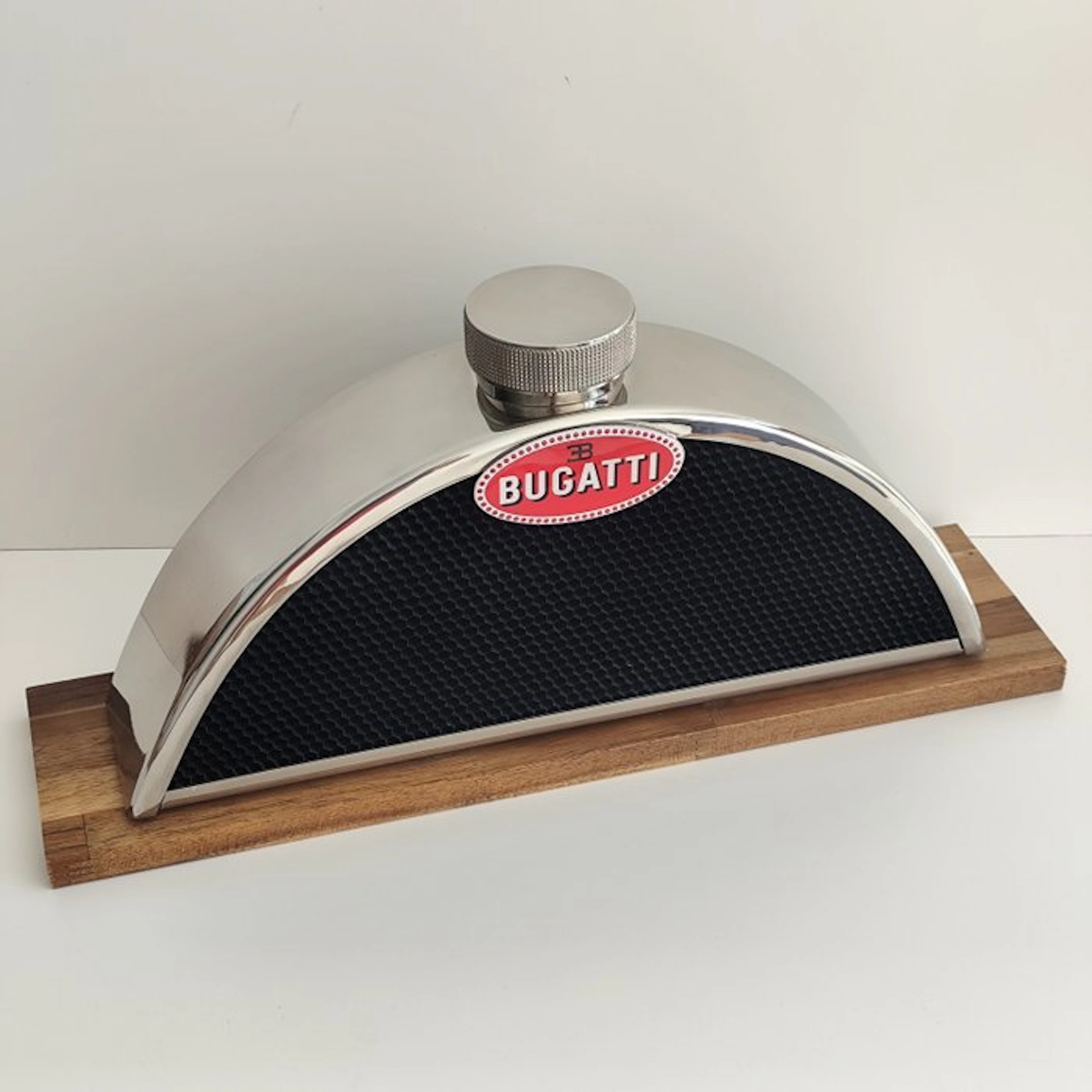 Rare Bugatti grille from the Romano Artioli era (EB110), large size. - Bugatti