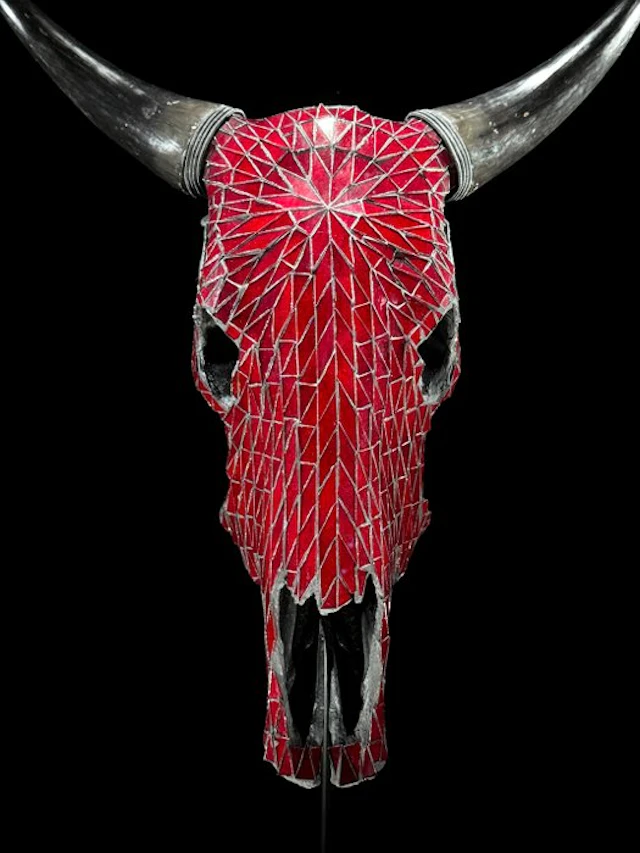 NO RESERVE PRICE - Authentic Cow skull with Red Glass...