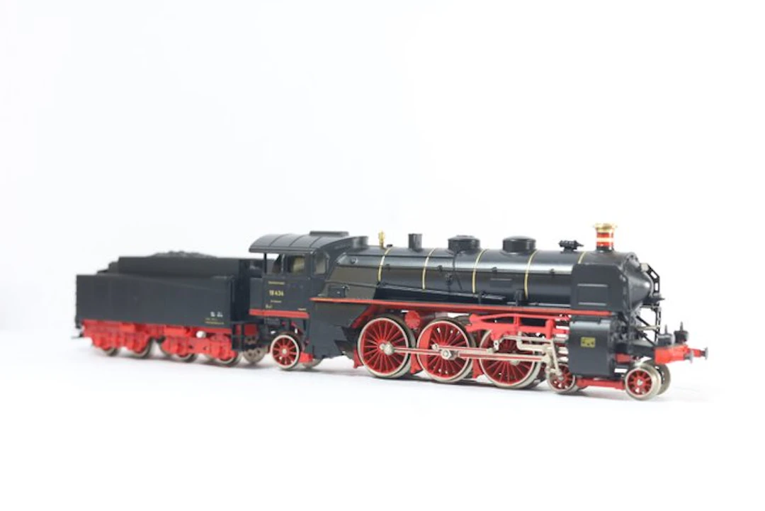 Märklin H0 - 3318 - Steam locomotive with tender (1) - BR 18 - DRG
