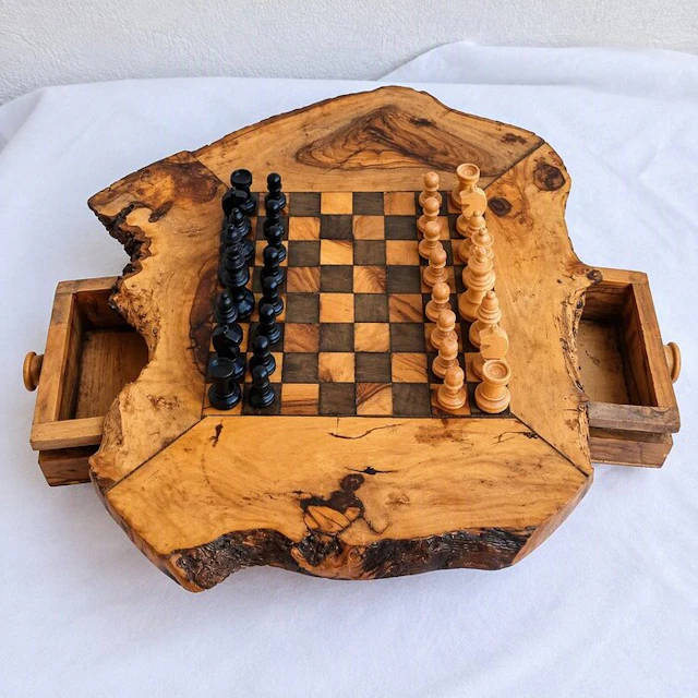 Chess table - Raw wood - on legs - Olive - Hand-sculpted