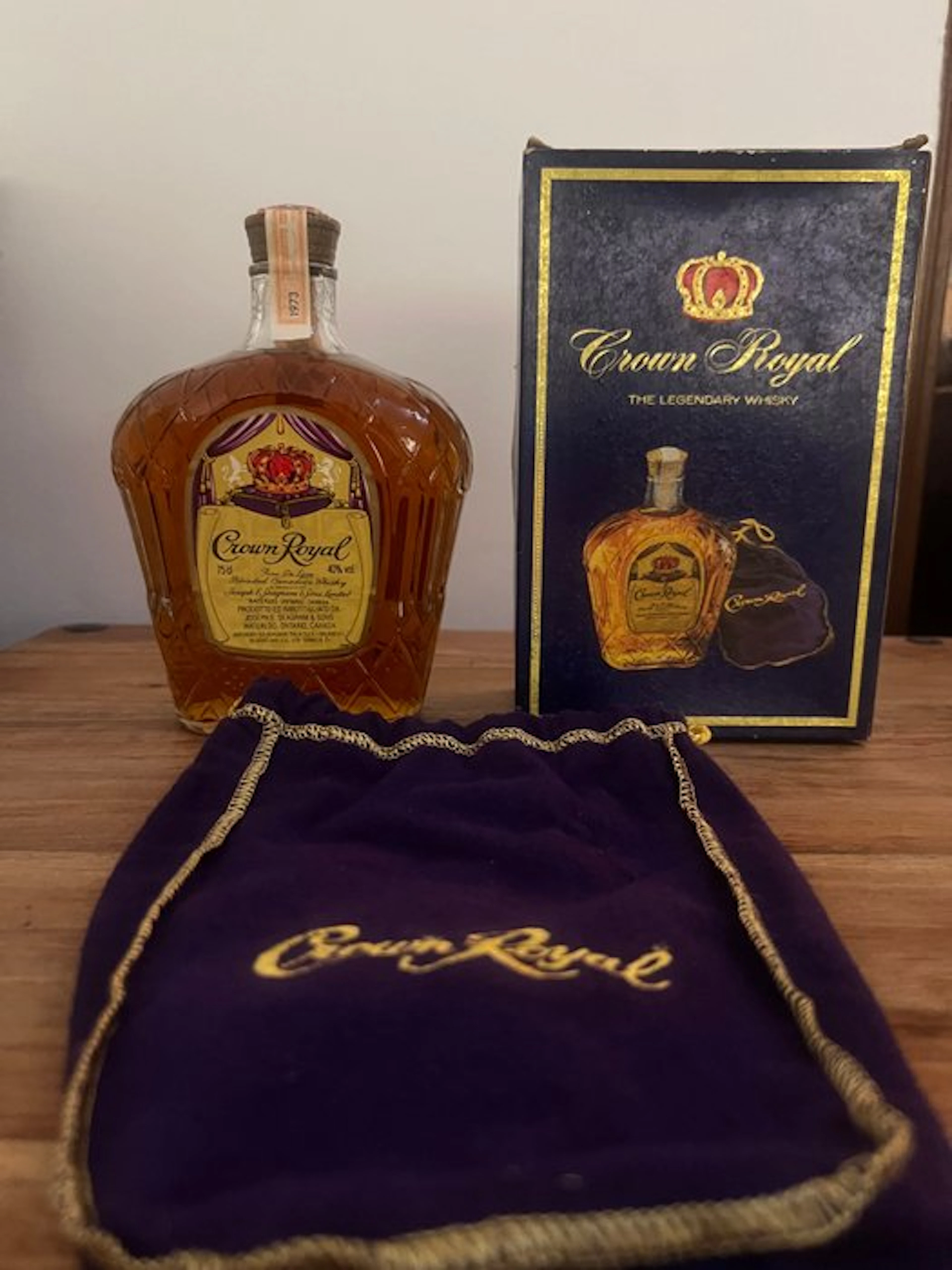 Crown Royal 1973 Fine De Luxe - b. 1980s - 75cl