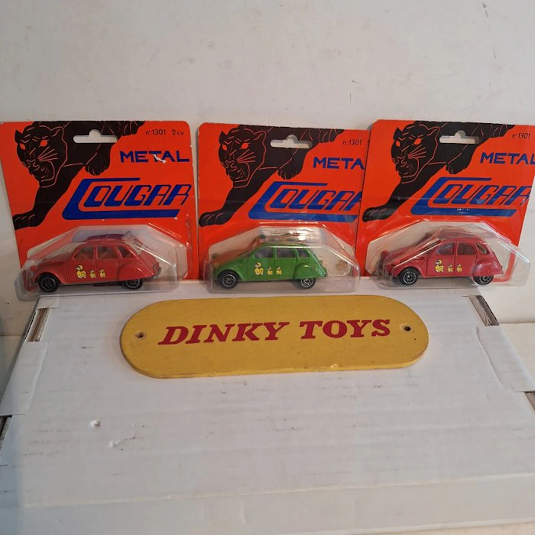 Dinky Toys 1:43 - Model car (3) - Citroèn 2 CV - Released...