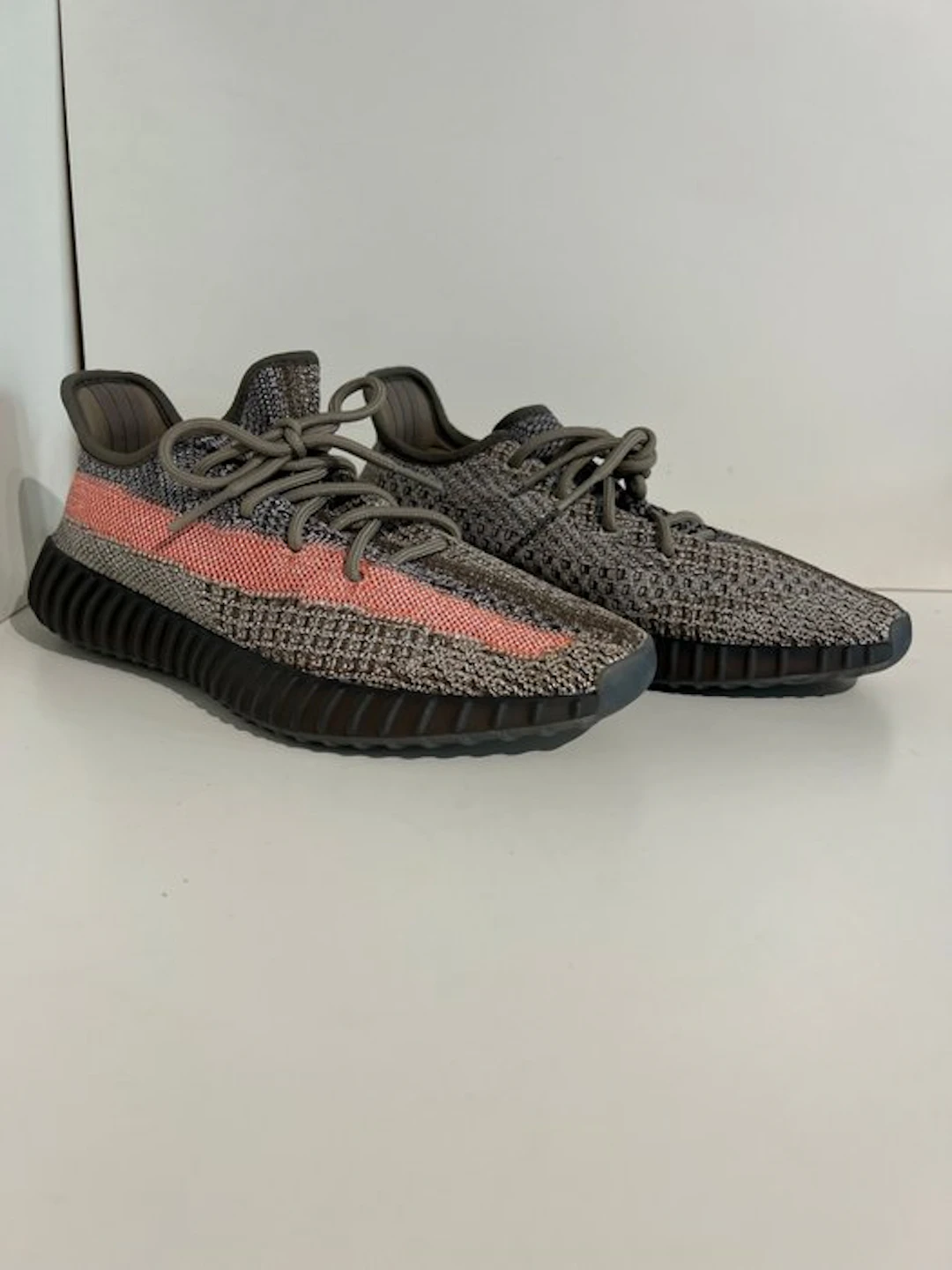 Yeezy - Yeezy Boost 350 V2 - Sneakers - Size: EU 41 - New with tags