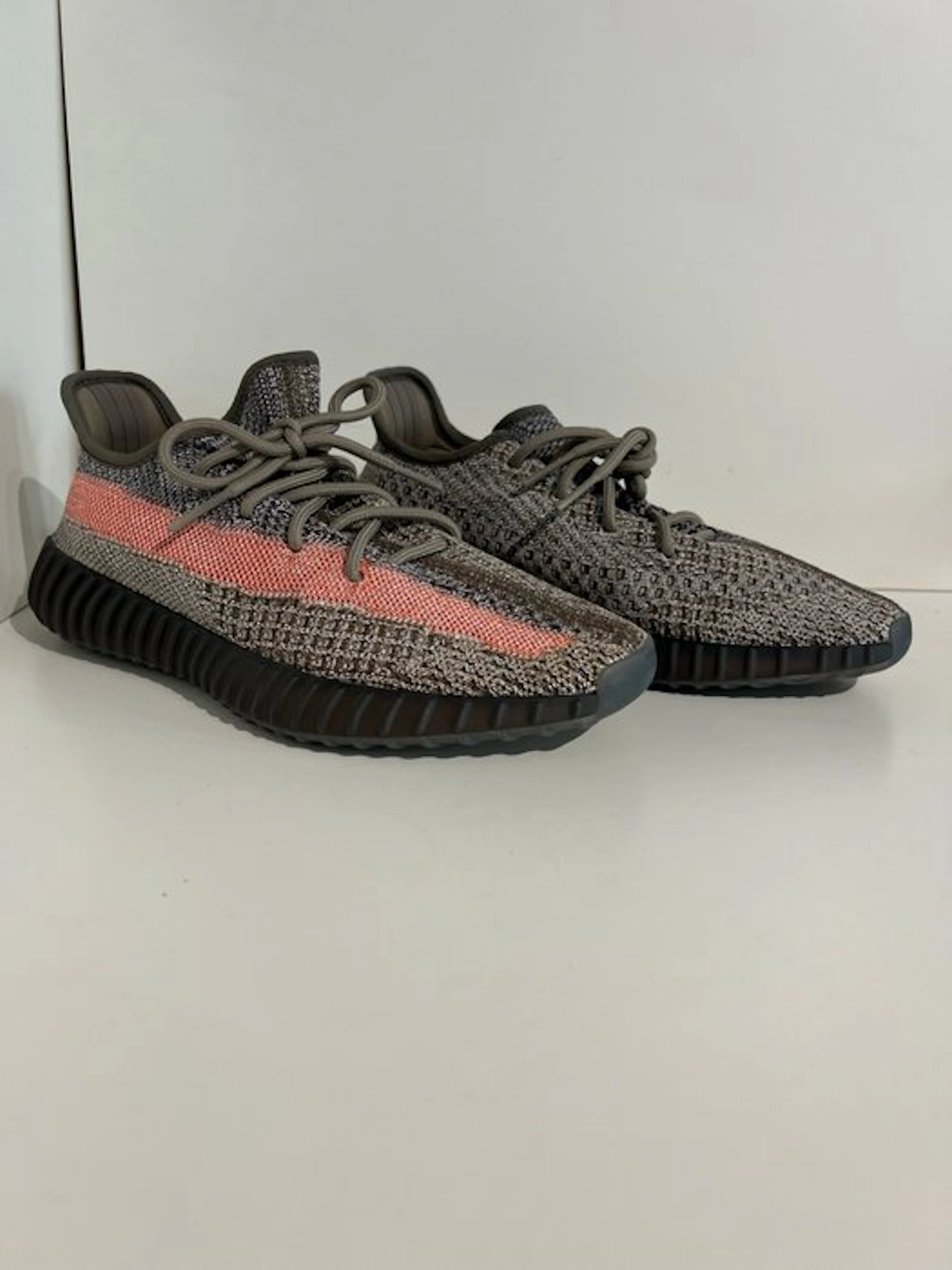 Yeezy - Yeezy Boost 350 V2 - Sneakers - Size: EU 41 - New with tags