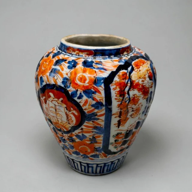 Vase - Porcelain - Japan - Meiji period (1868-1912) (No reserve price)