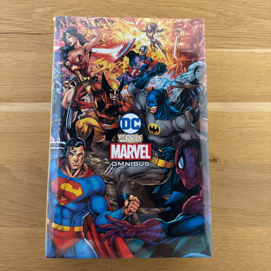 DC Versus Marvel - DC Versus Marvel Omnibus - Jim Lee DM...