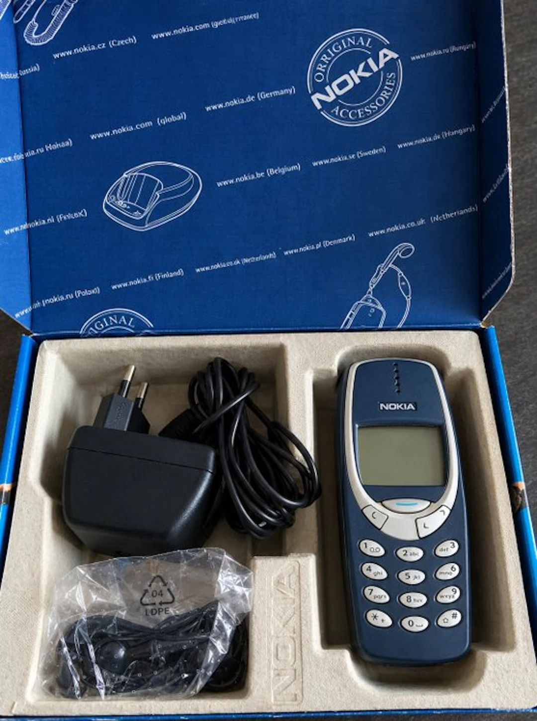 Nokia 3310 - Mobile phone - In original box