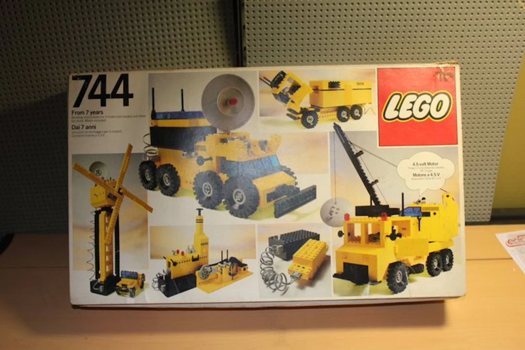 LEGO Set - Legoland - Universal building set 744-1