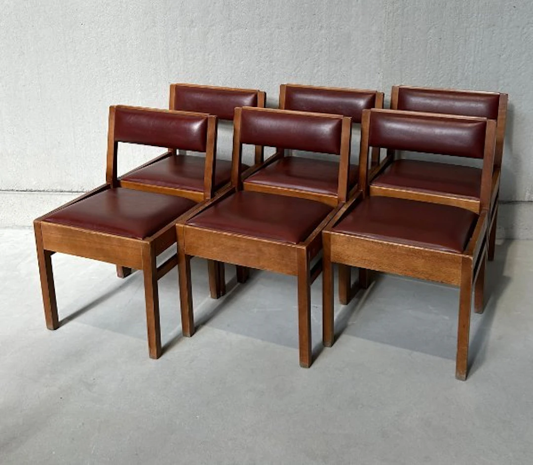Chair - Oak - A set of six chairs.