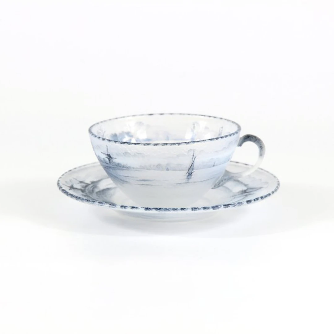 Daum Frères - Cup and saucer - Glass