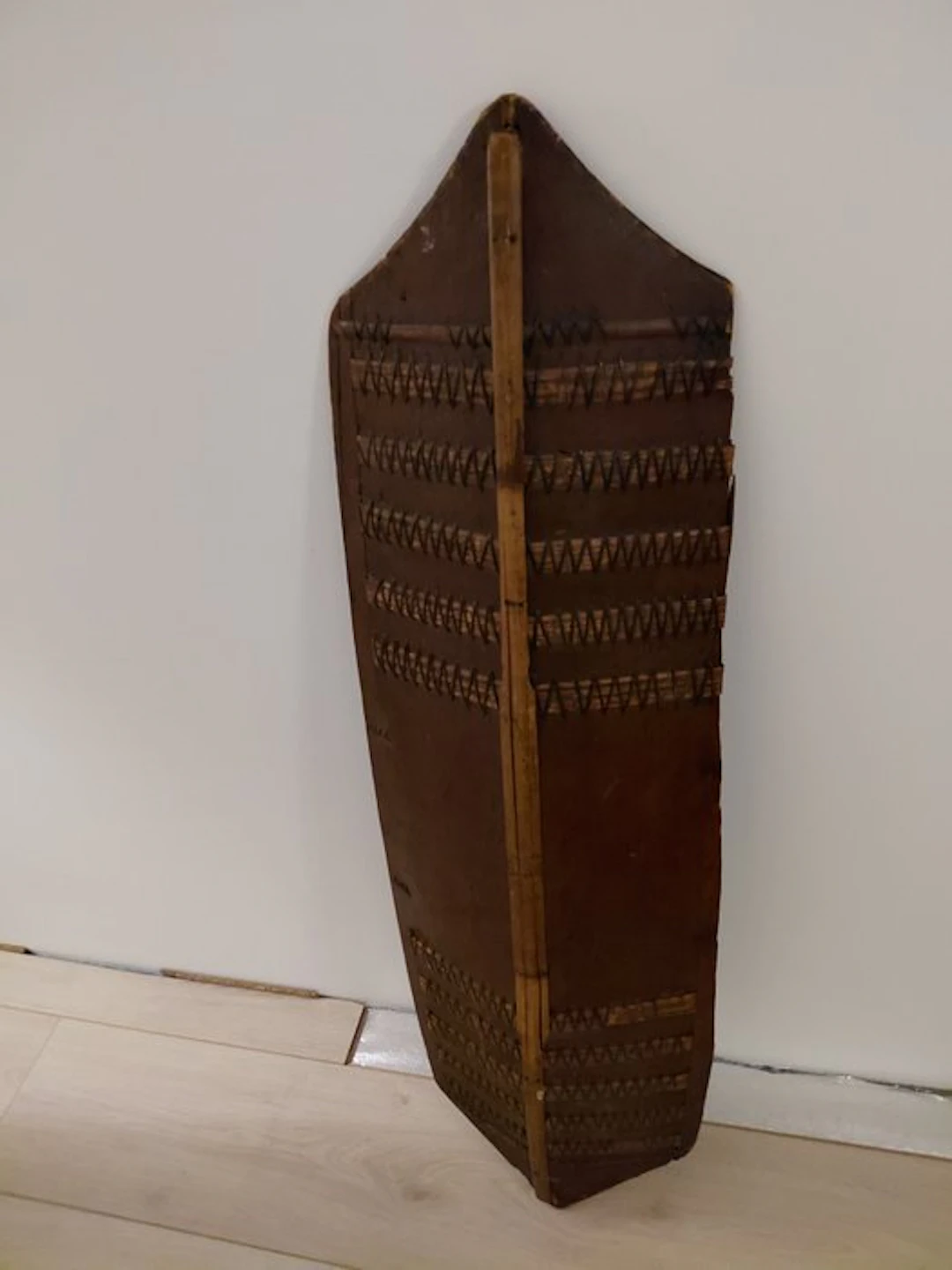 An authentic traditional battle shield. - Kliau - Dayak - Borneo