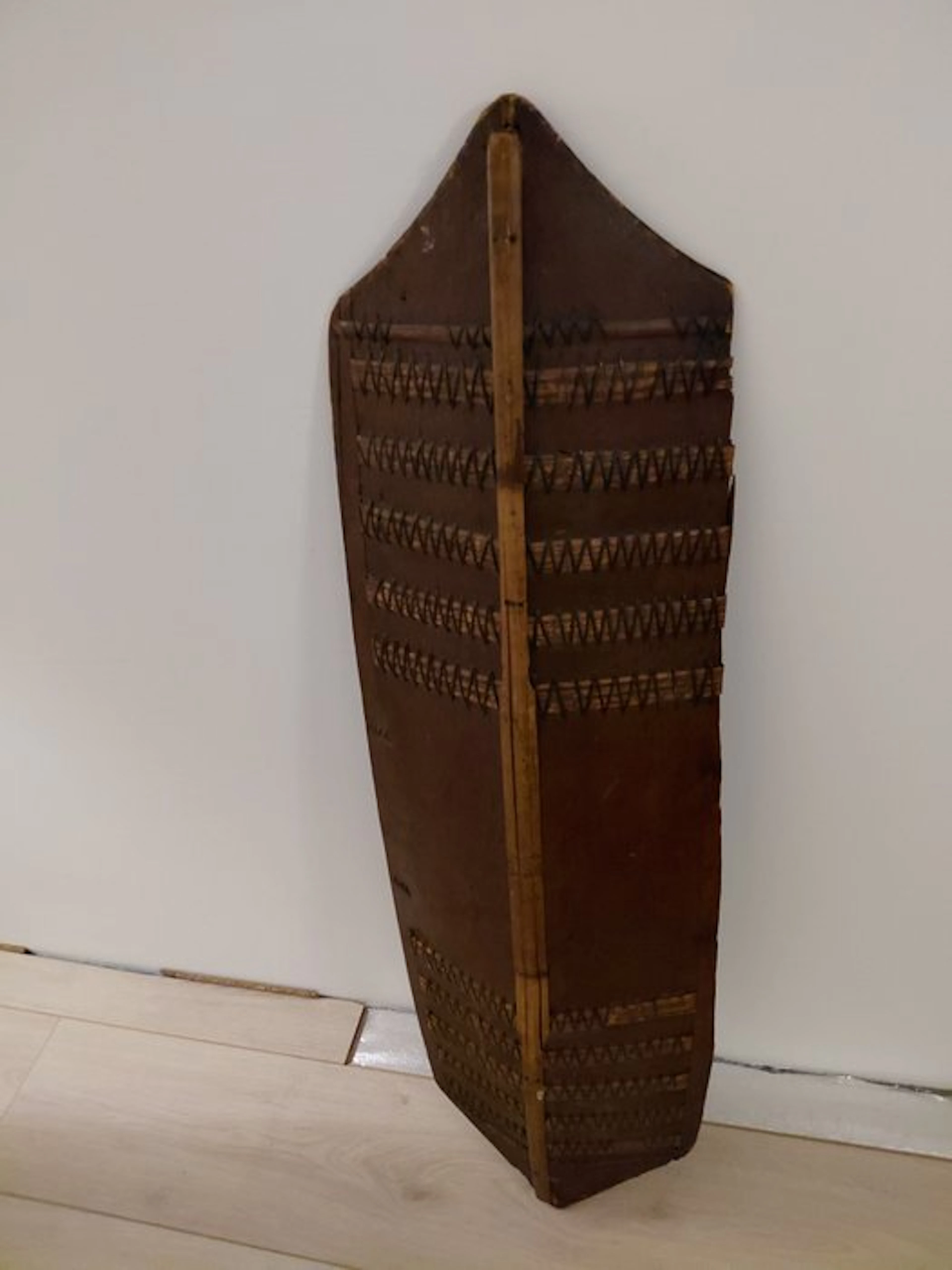 An authentic traditional battle shield. - Kliau - Dayak - Borneo