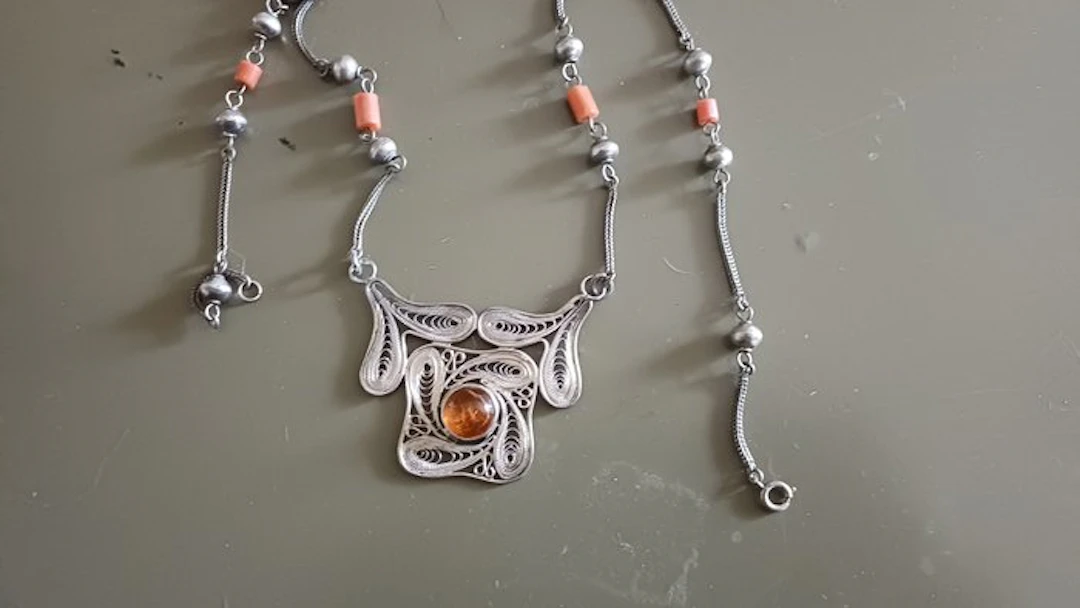Silver - Necklace with pendant - no