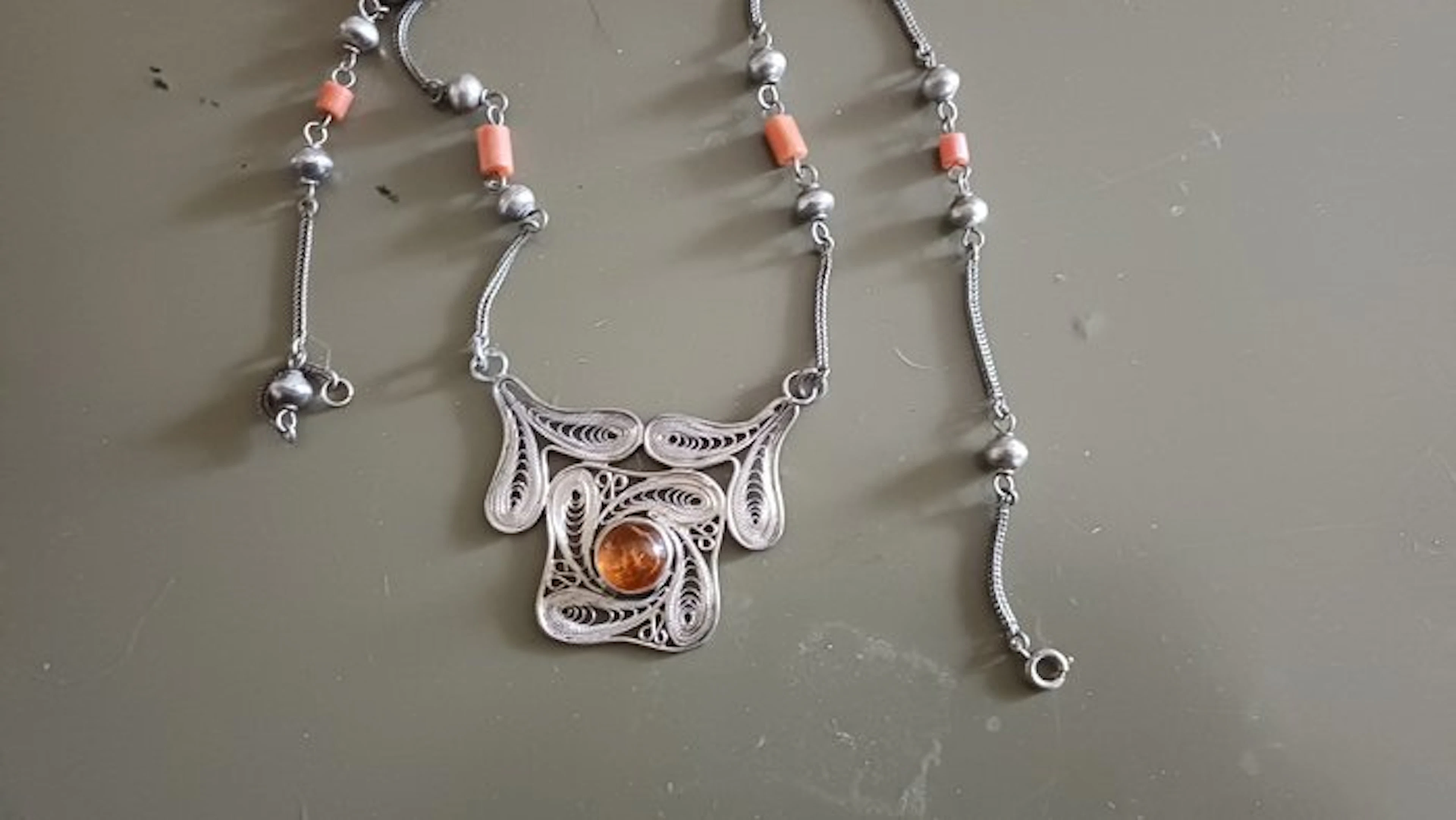 Silver - Necklace with pendant - no