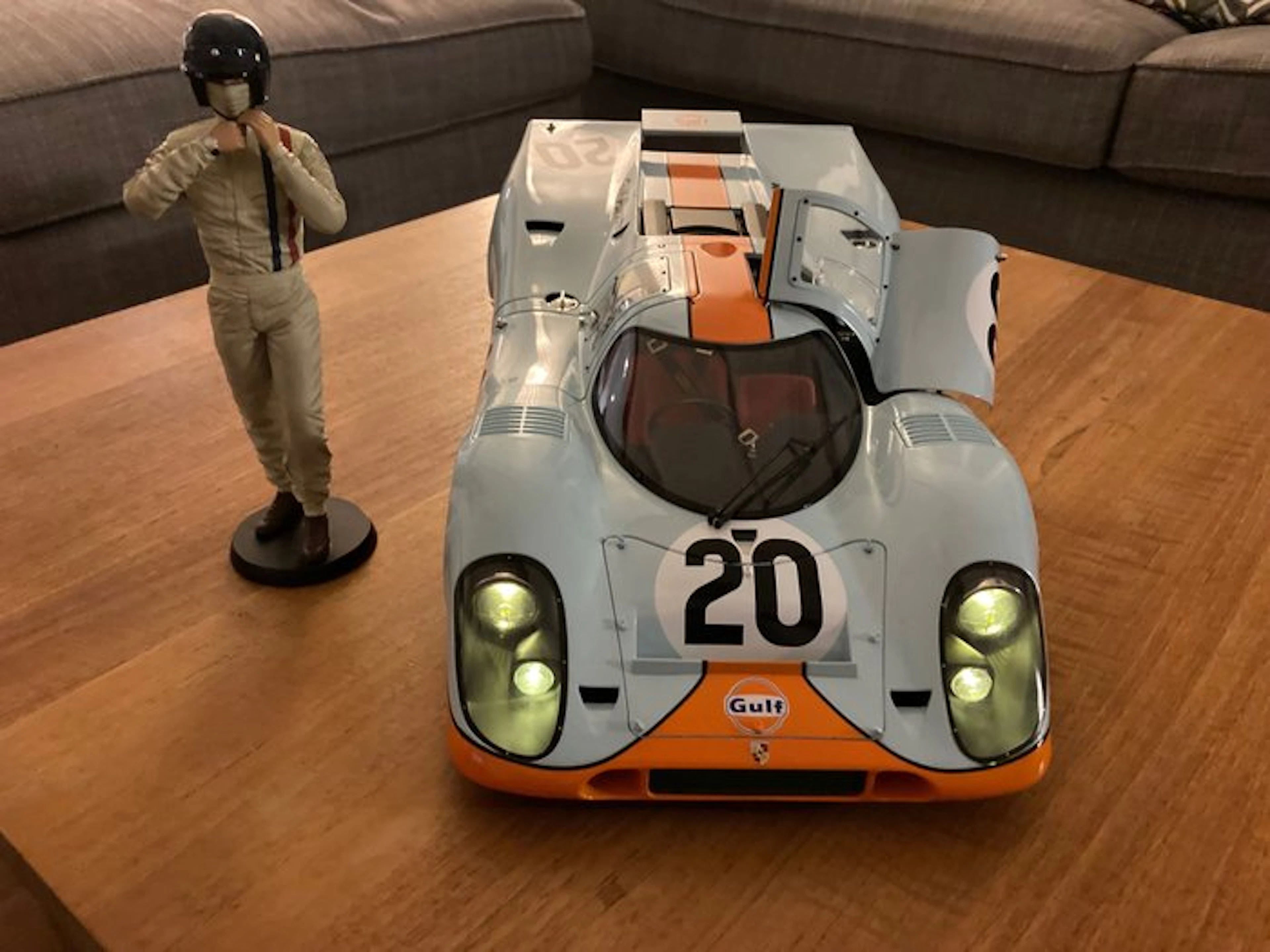 IXO 1:8 - Model race car - Porsche 917 Gulf