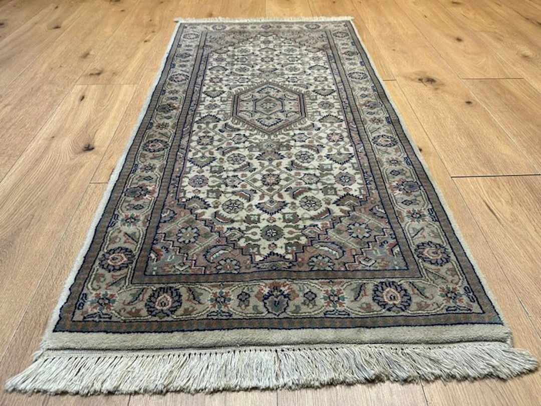 Beautiful hand-knotted Indo-Bijar Oriental rug with a fine hexagonal medallion