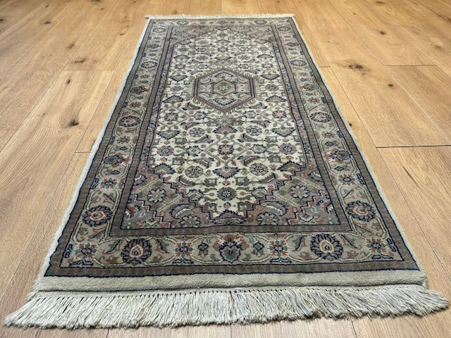 Beautiful hand-knotted Indo-Bijar Oriental rug with a fine hexagonal medallion